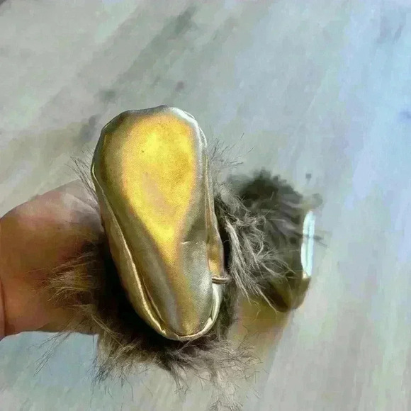 Land of Nod luxury baby booties size 3-6 months - Picture 2 of 3